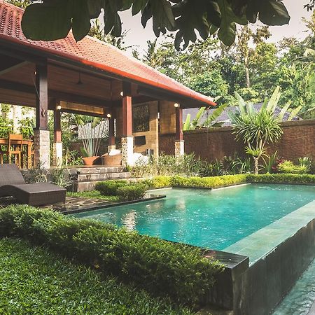 A Priori Villa Ubud ภายนอก รูปภาพ