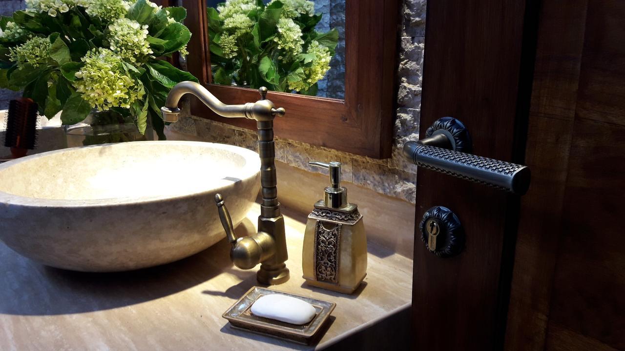A Priori Villa Ubud ภายนอก รูปภาพ